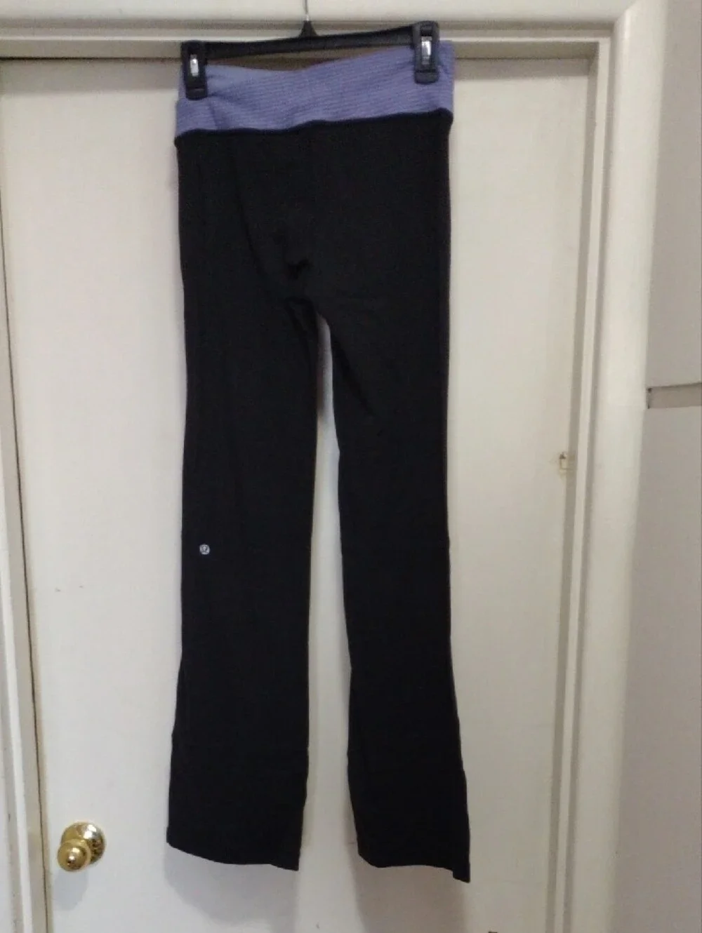 Women’s Lululemon Athletica Black Yoga Pants Lavender Periwinkle Waistband 6